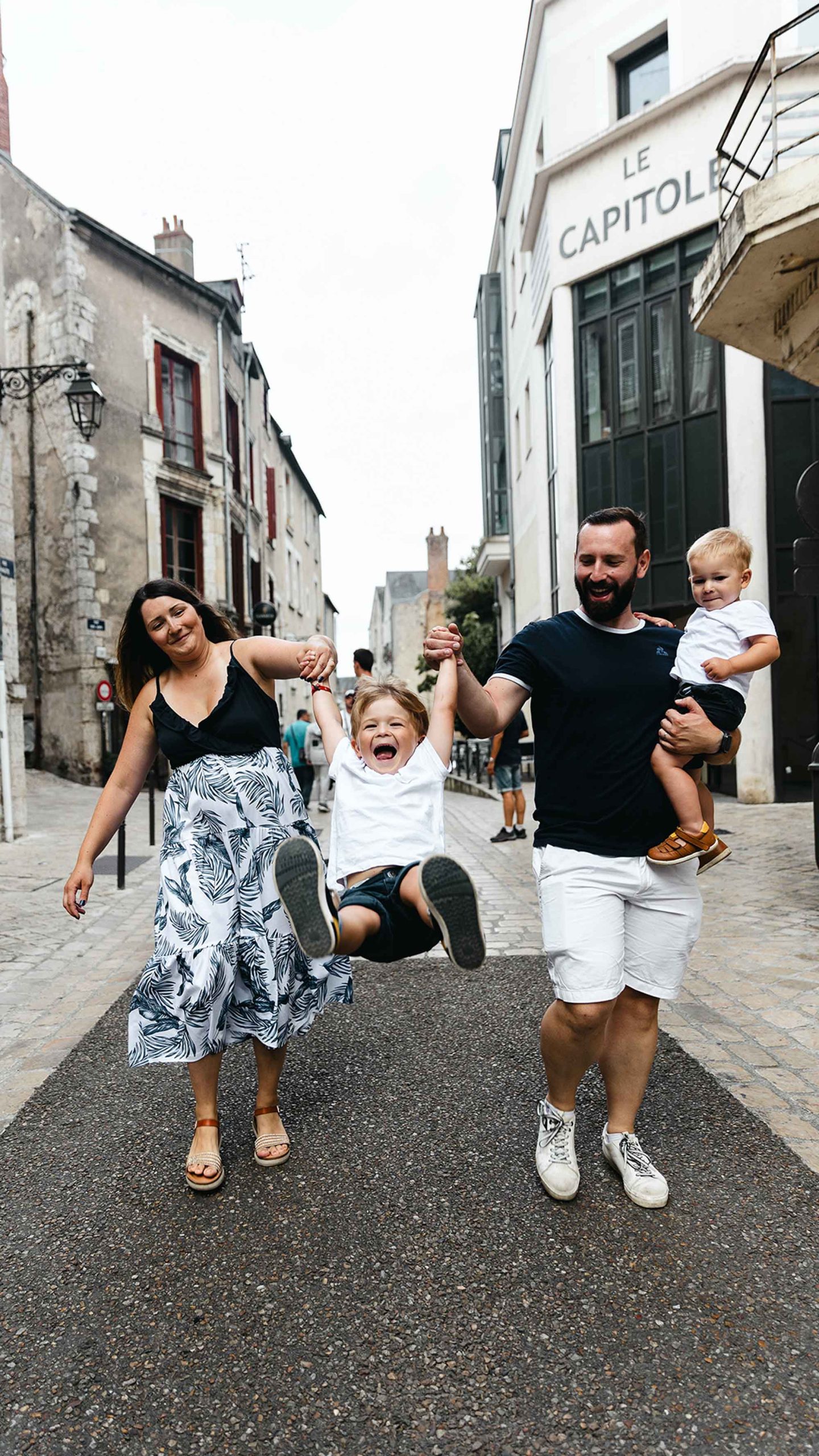 Photo de famille joyeuse